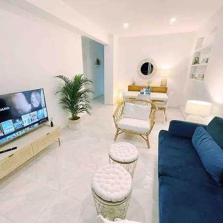 First Line Arenal Beach, Boho Chic Parking شقة