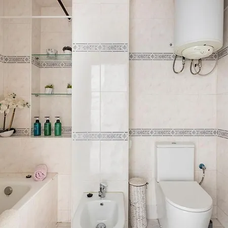 First Line Arenal Beach, Boho Chic Parking Appartement *