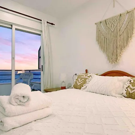 First Line Arenal Beach, Boho Chic Parking كاليبي